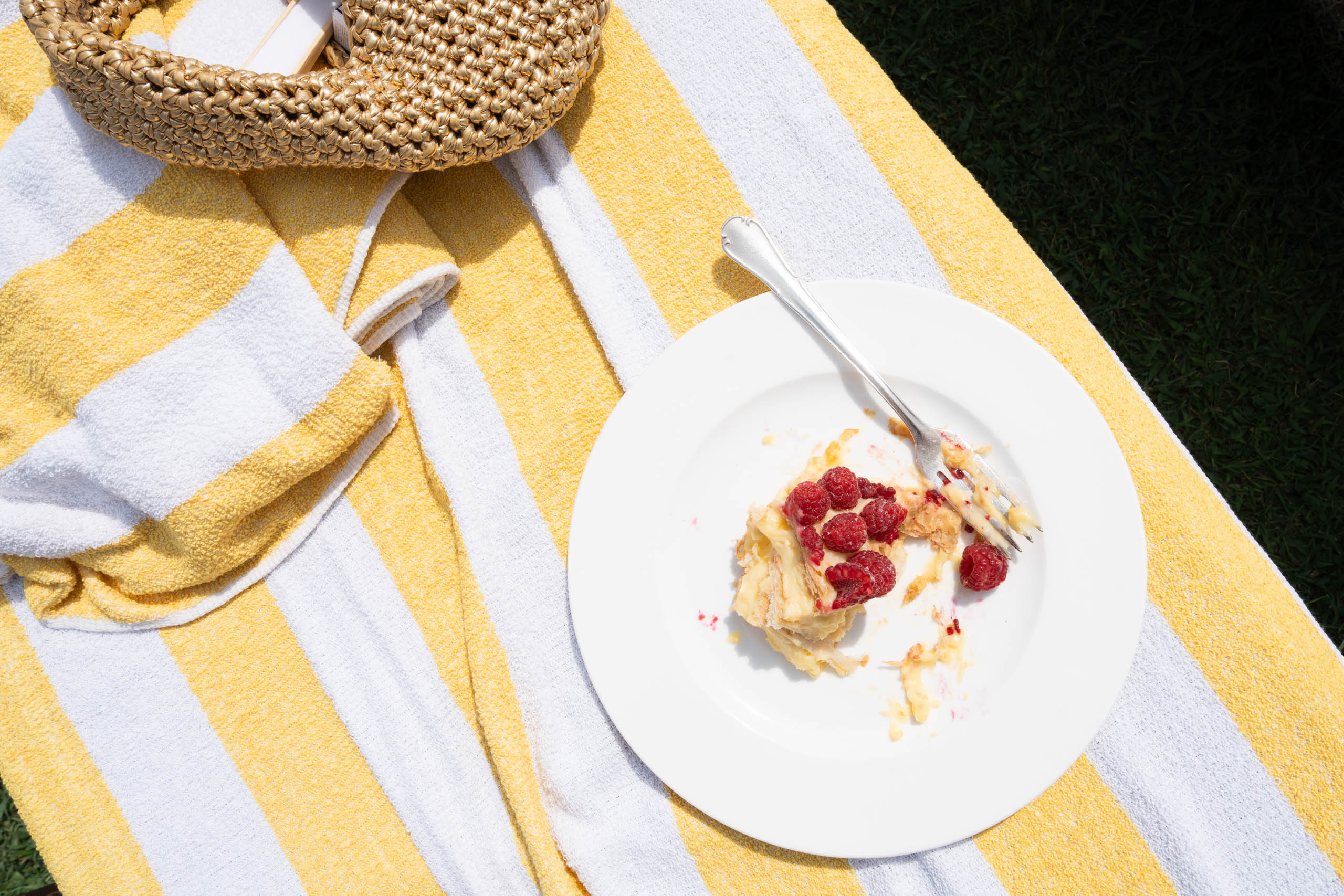 pool party wedding italy