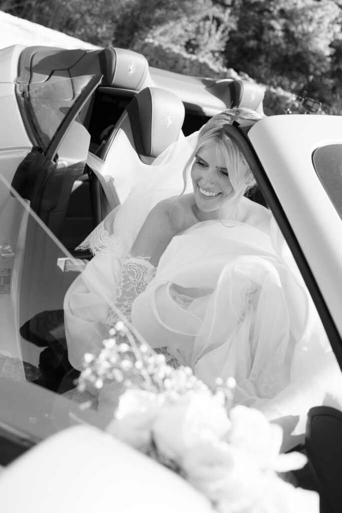 Bridal Potraits Toskana Hochzeit Hochzeitsauto Ferrari