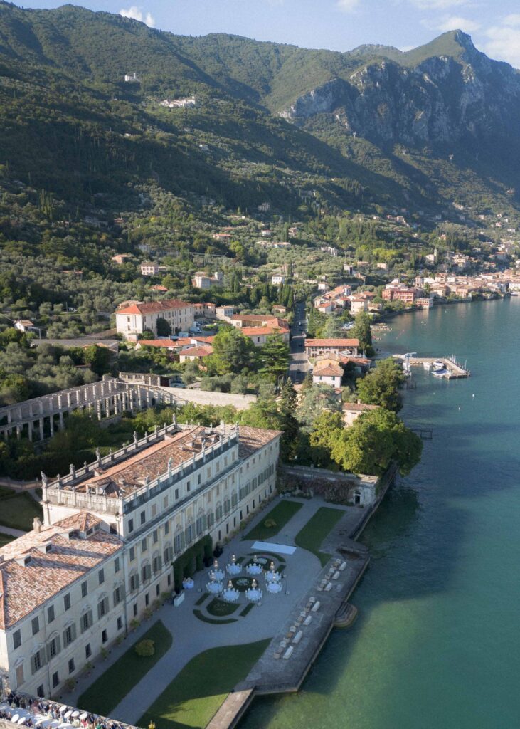 Hochzeitsfotograf finden: moderne Hochzeitsfotos mit klarer Ästhetik