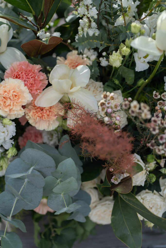 Blumen bei Berghochzeit im Winter beim Heiraten in den Bergen